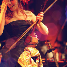 二胡奏者　二胡ロック　木村ハルヨ