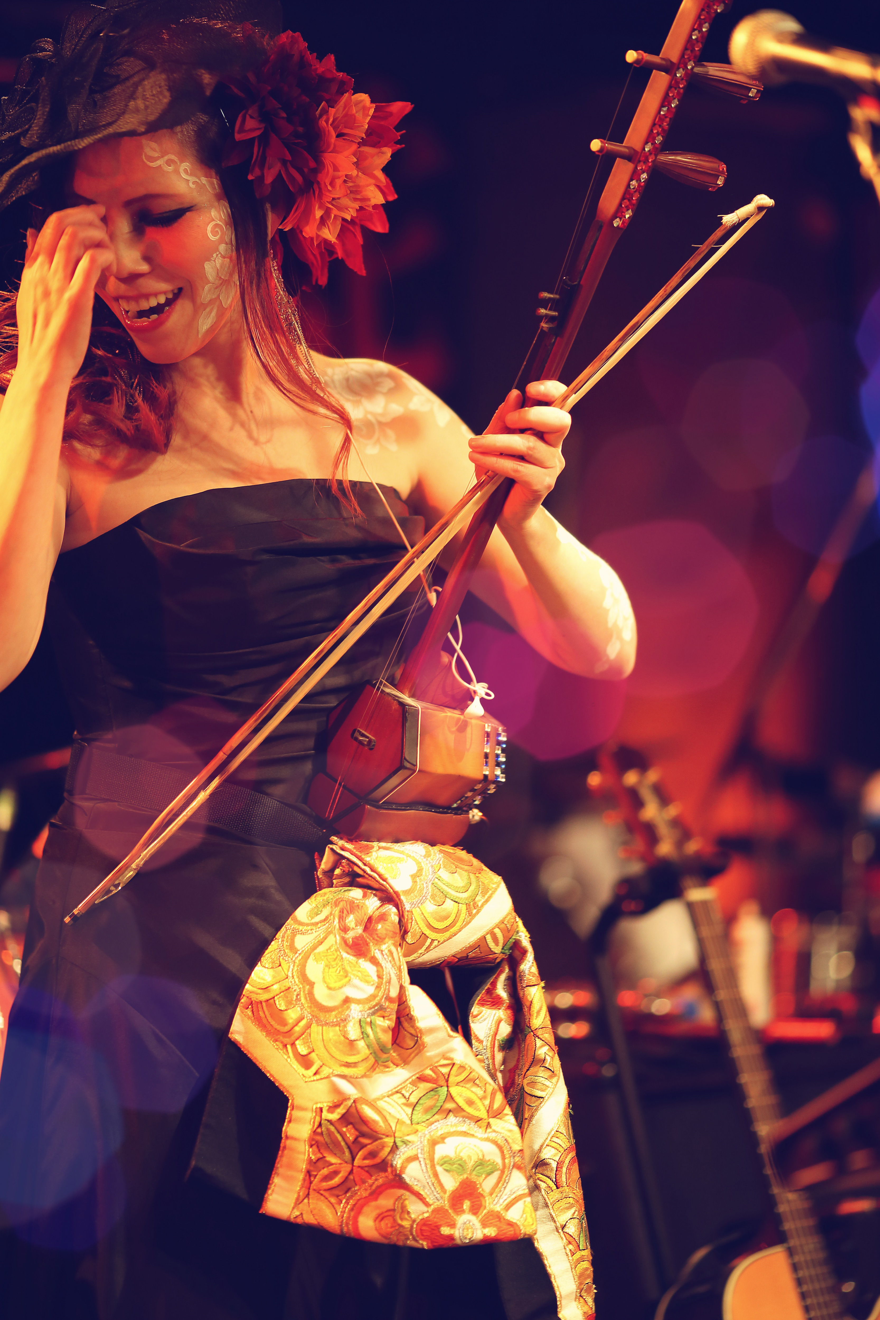 二胡奏者　二胡ロック　木村ハルヨ